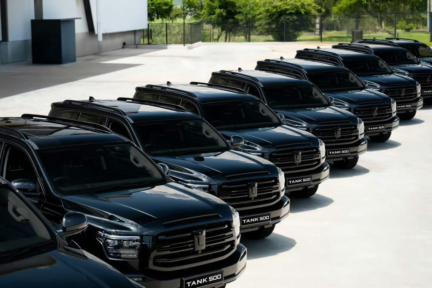 坦克500全黑化车型亮相