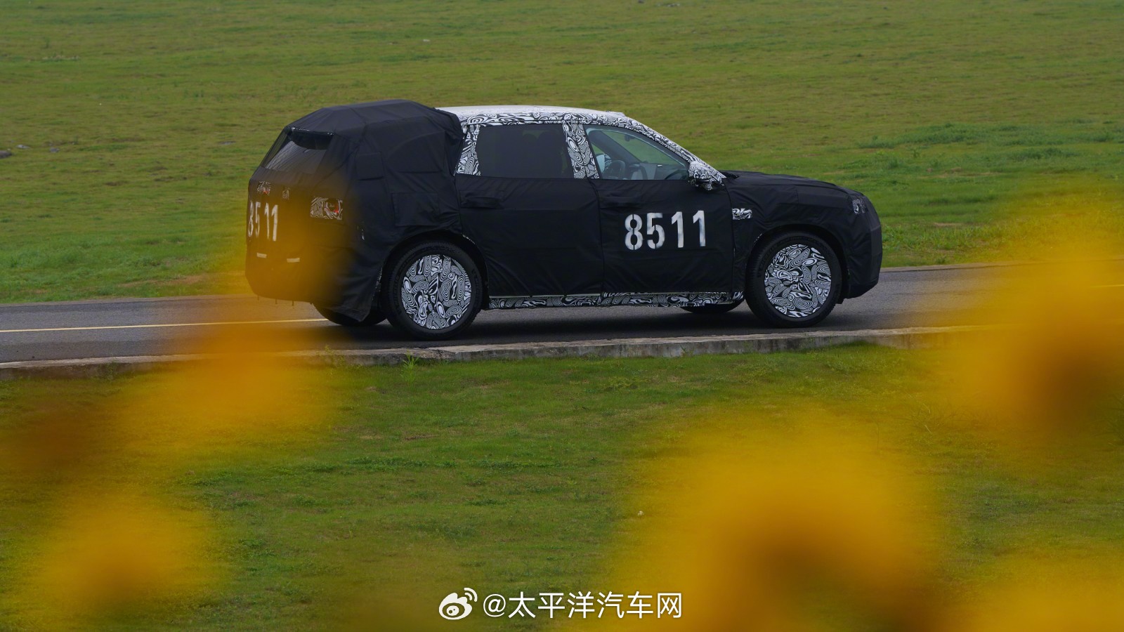 极氪8X路试谍照曝光，运动化设计瞄准40万+市场