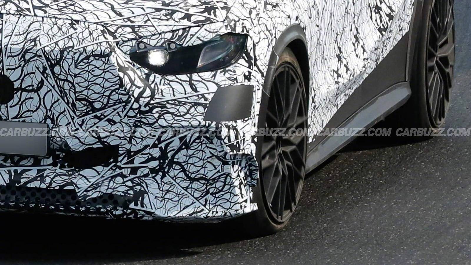 奔驰AMG GLC 53纯电SUV纽北测试曝光，宽轮拱大尾翼设计