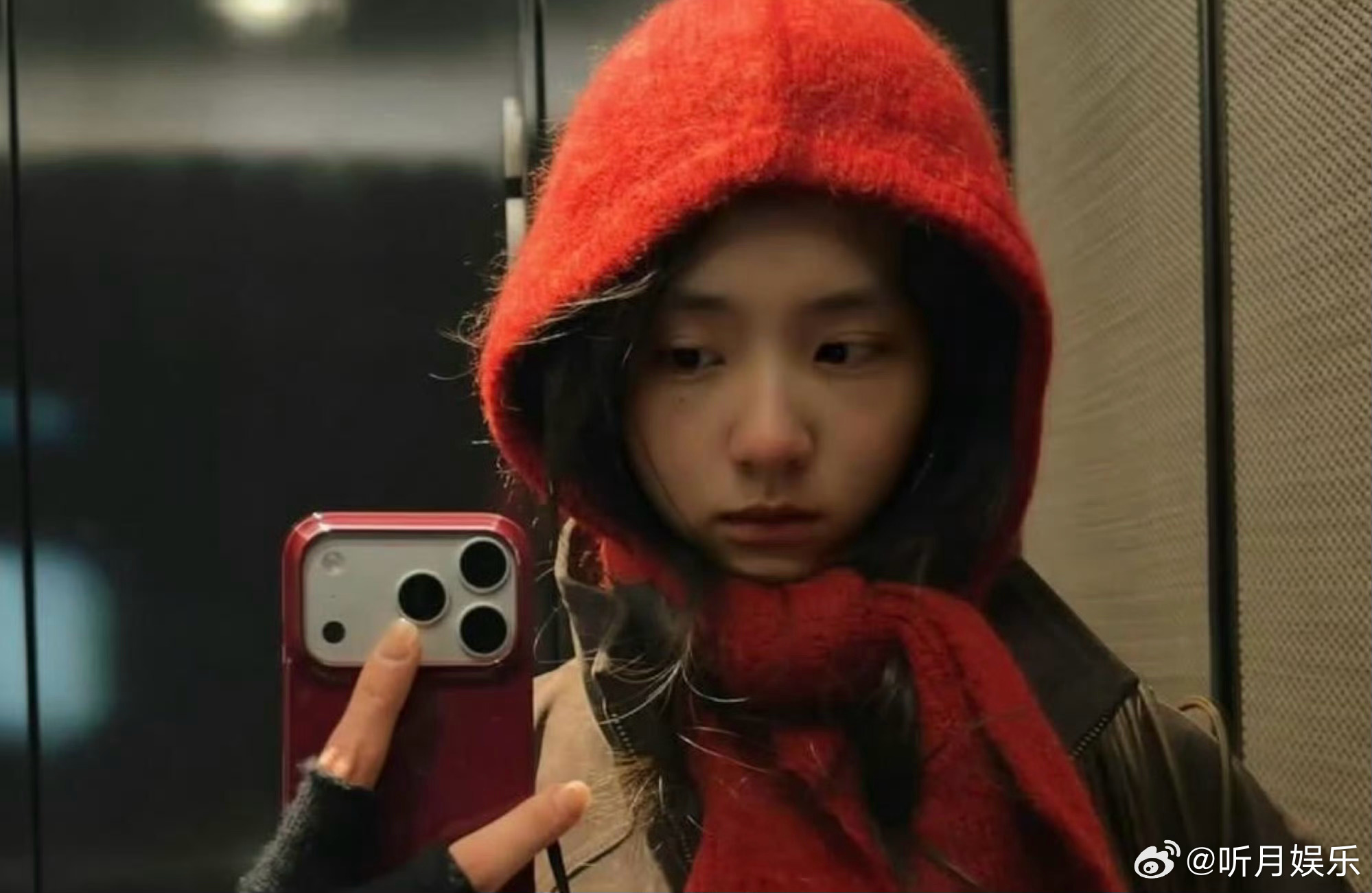 黄多多晒最新自拍,继承父母高颜值