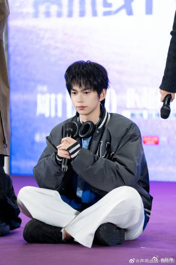 魏忠杰练歌声嘶力竭，林俊杰唱功实力获赞