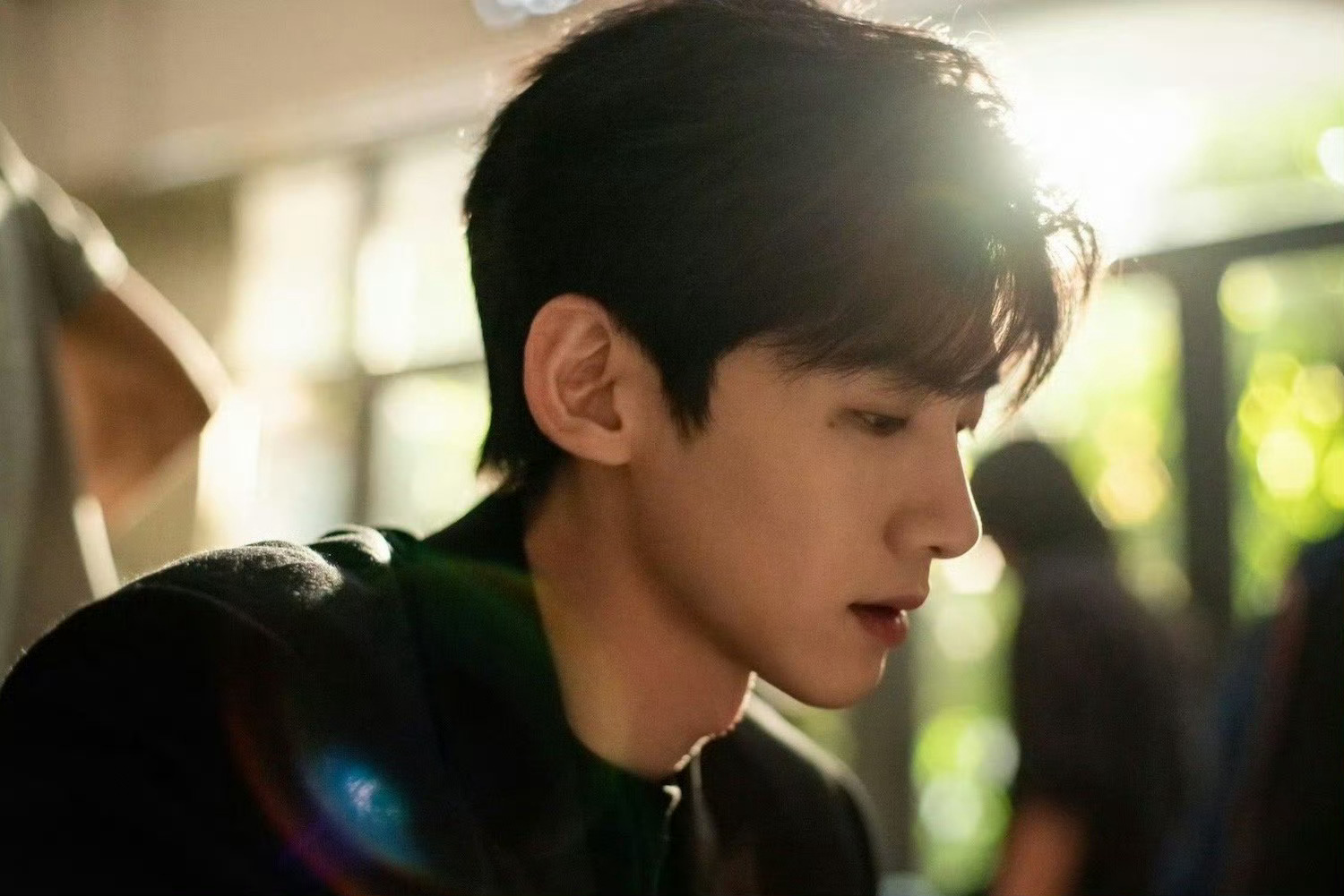 白敬亭连续两年入选广电年鉴，南来北往不眠日上榜