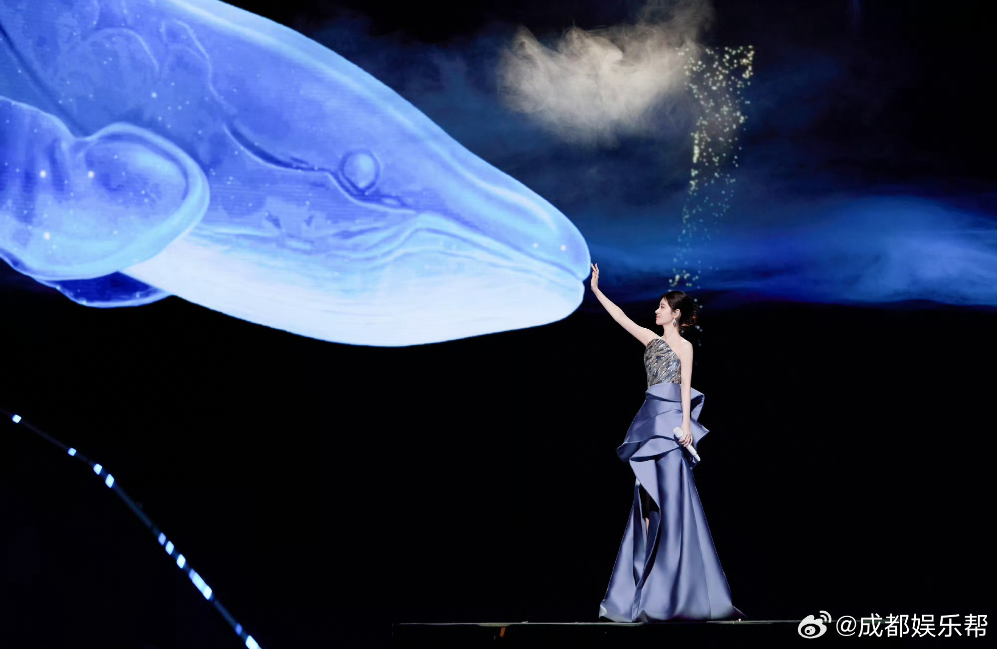 张碧晨3月26日成都大学开唱