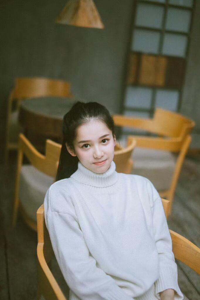 十七岁少女张婧仪亮相