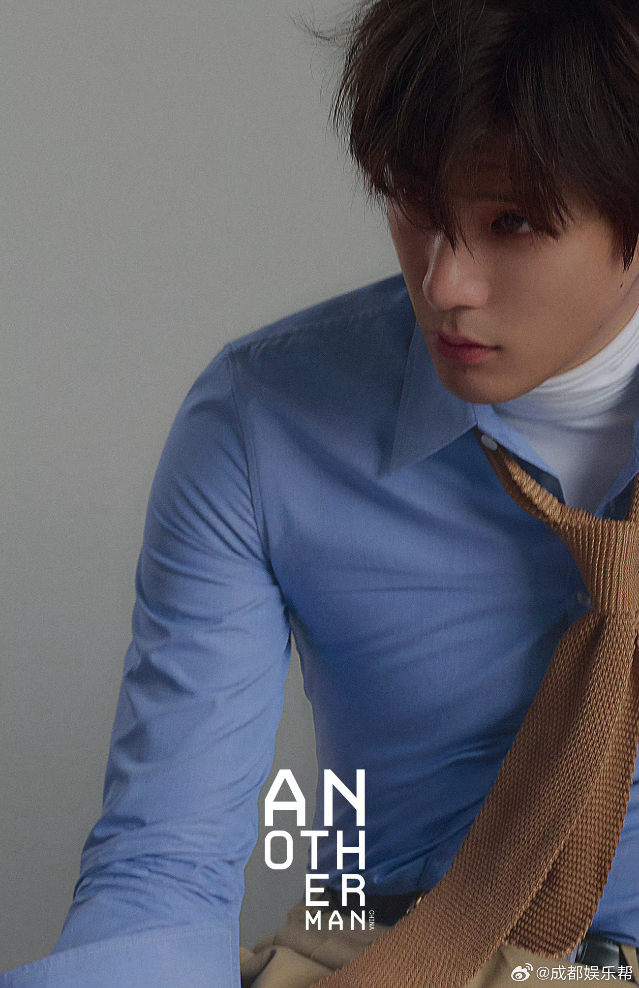 王安宇白色衬衣杂志大片释出