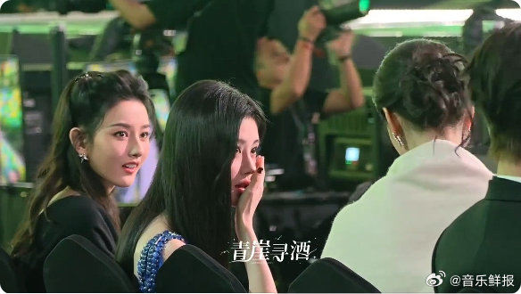 陈都灵鞠婧祎宋祖儿星光大赏内场热聊