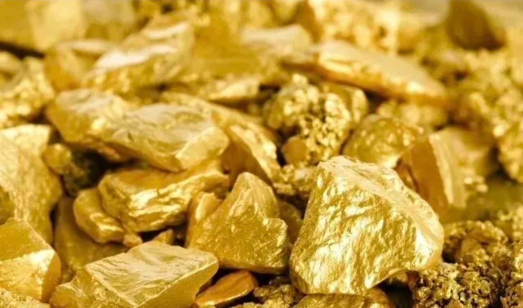 丁禹兮副业黄金批发，频繁赠送引热议