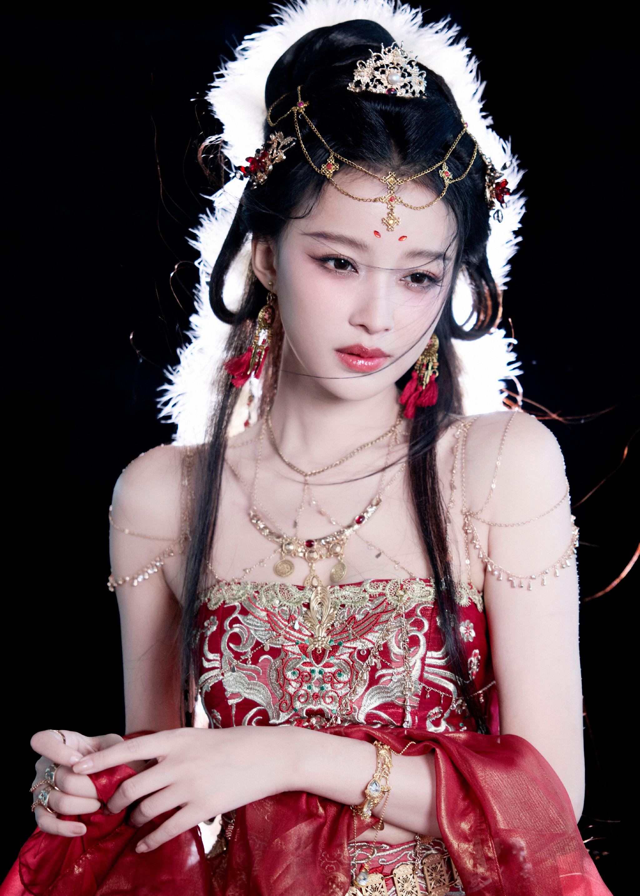 孙怡红纱金缕演绎仙侠梦