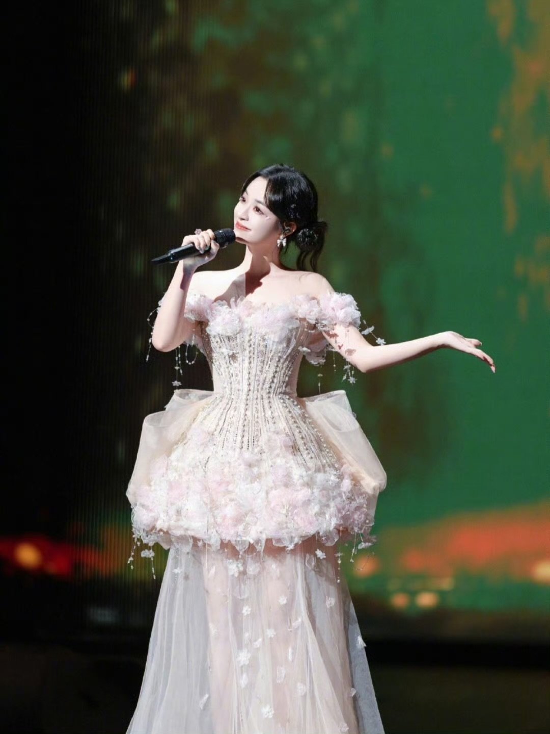 李莎旻子称羡慕素人上音综