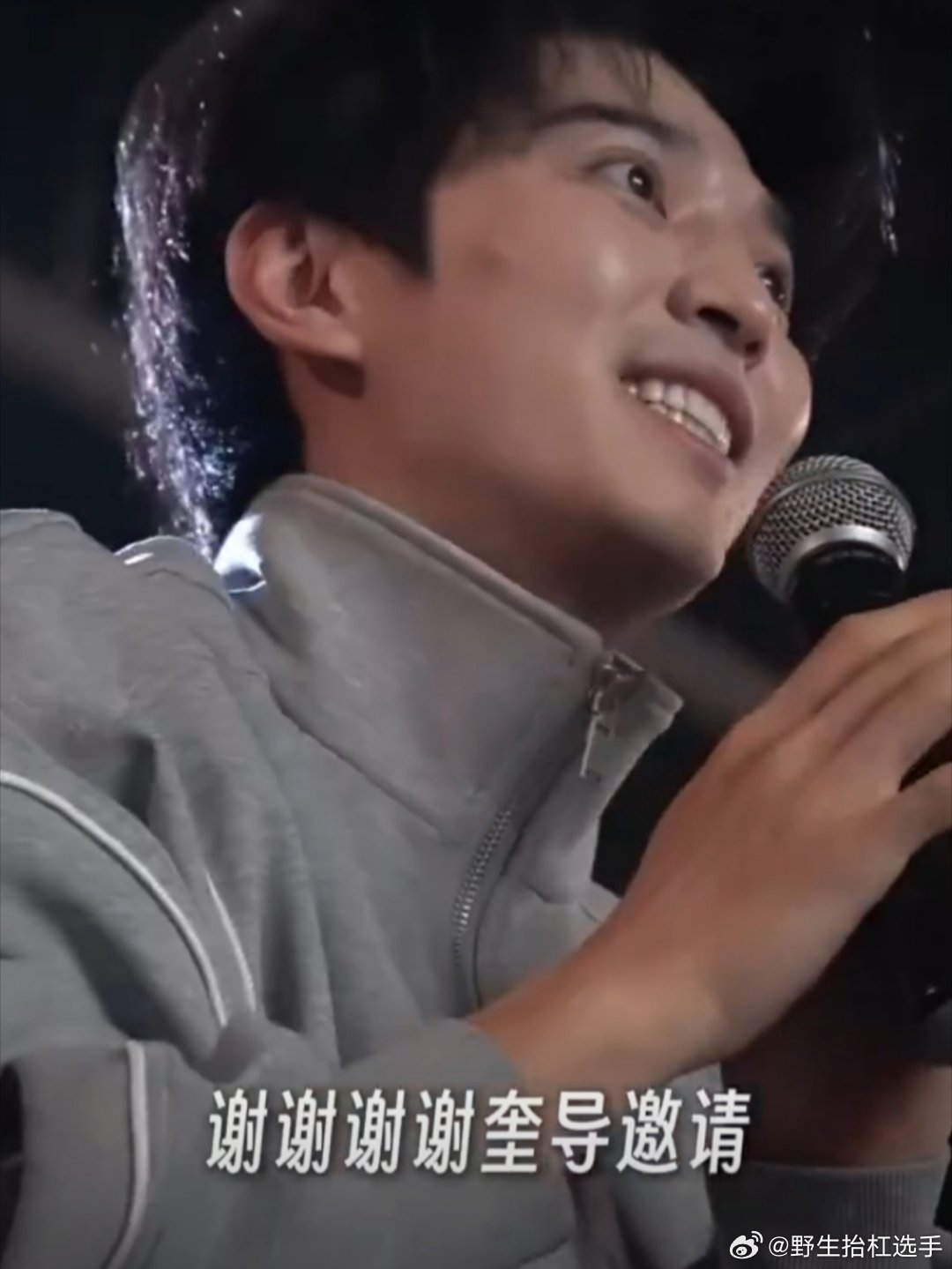 赵小童观看张一山话剧一地鸡毛并期待个人演出