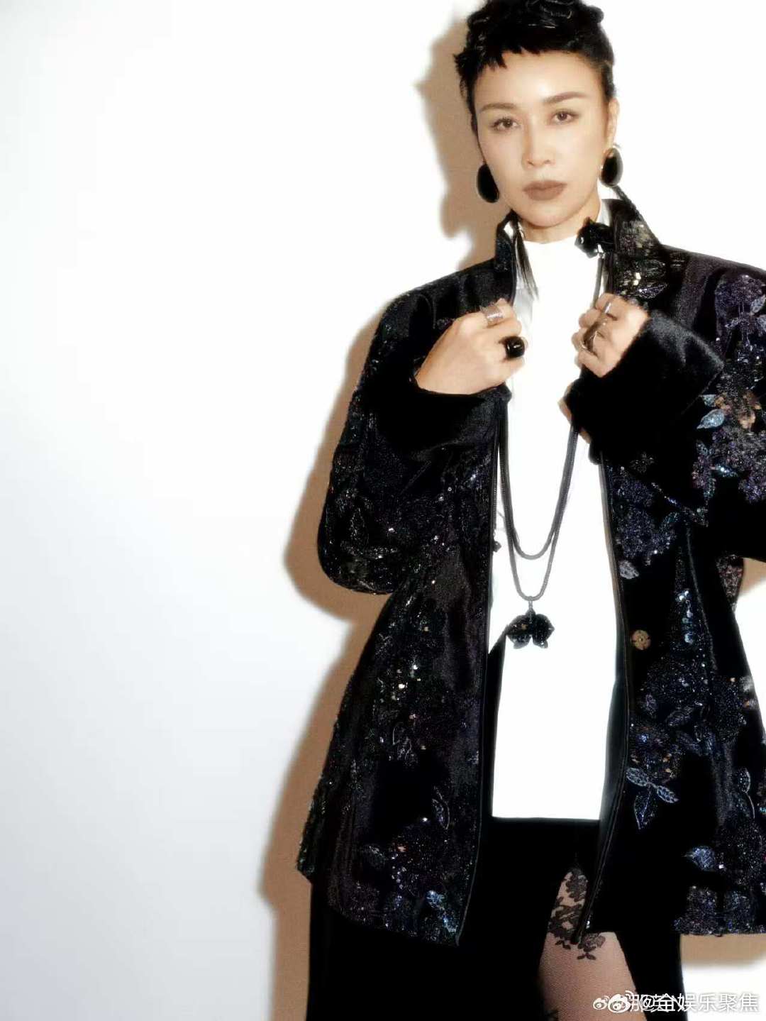 那英新造型狗啃刘海引热议，被指神似王菲窦靖童