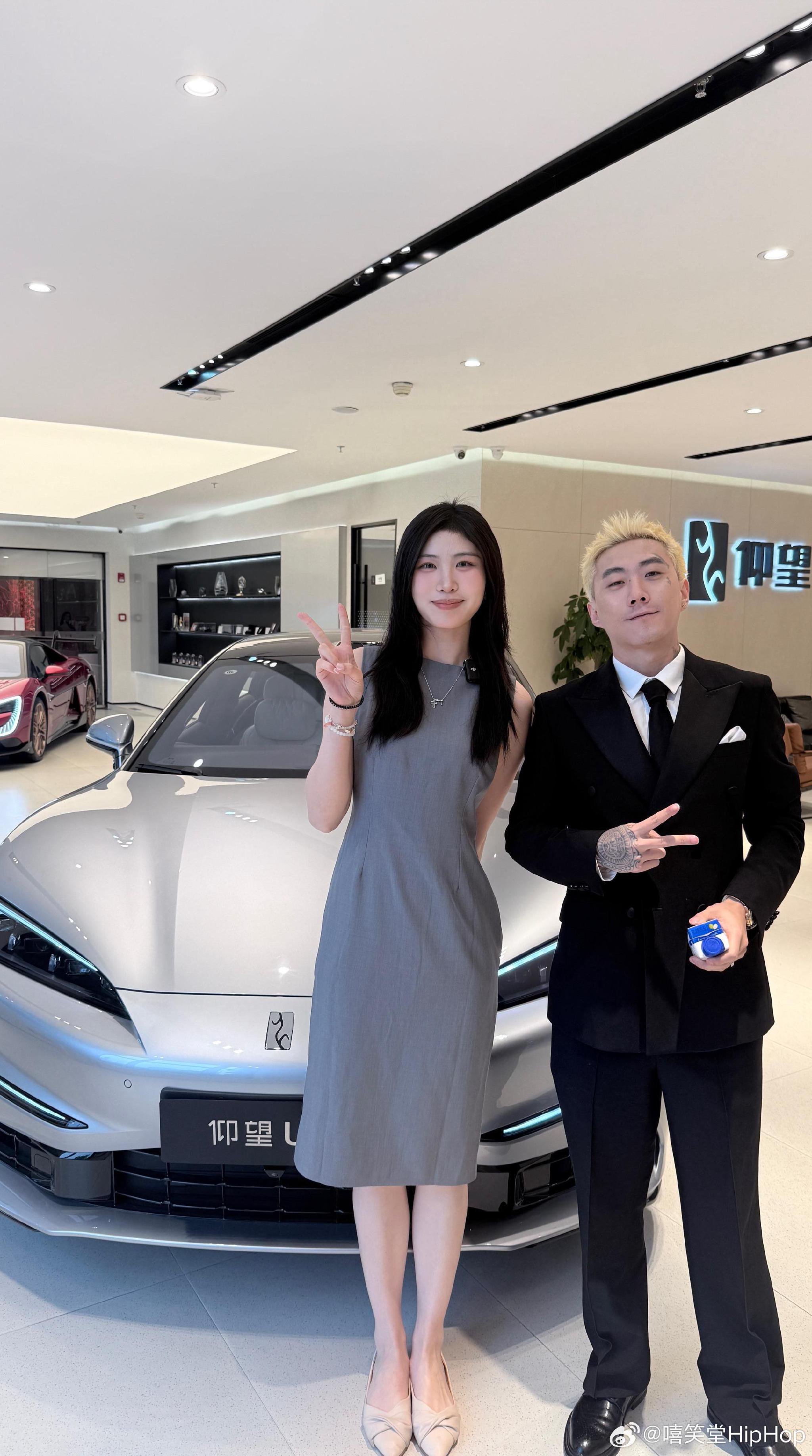 MELO获赠仰望U7新车
