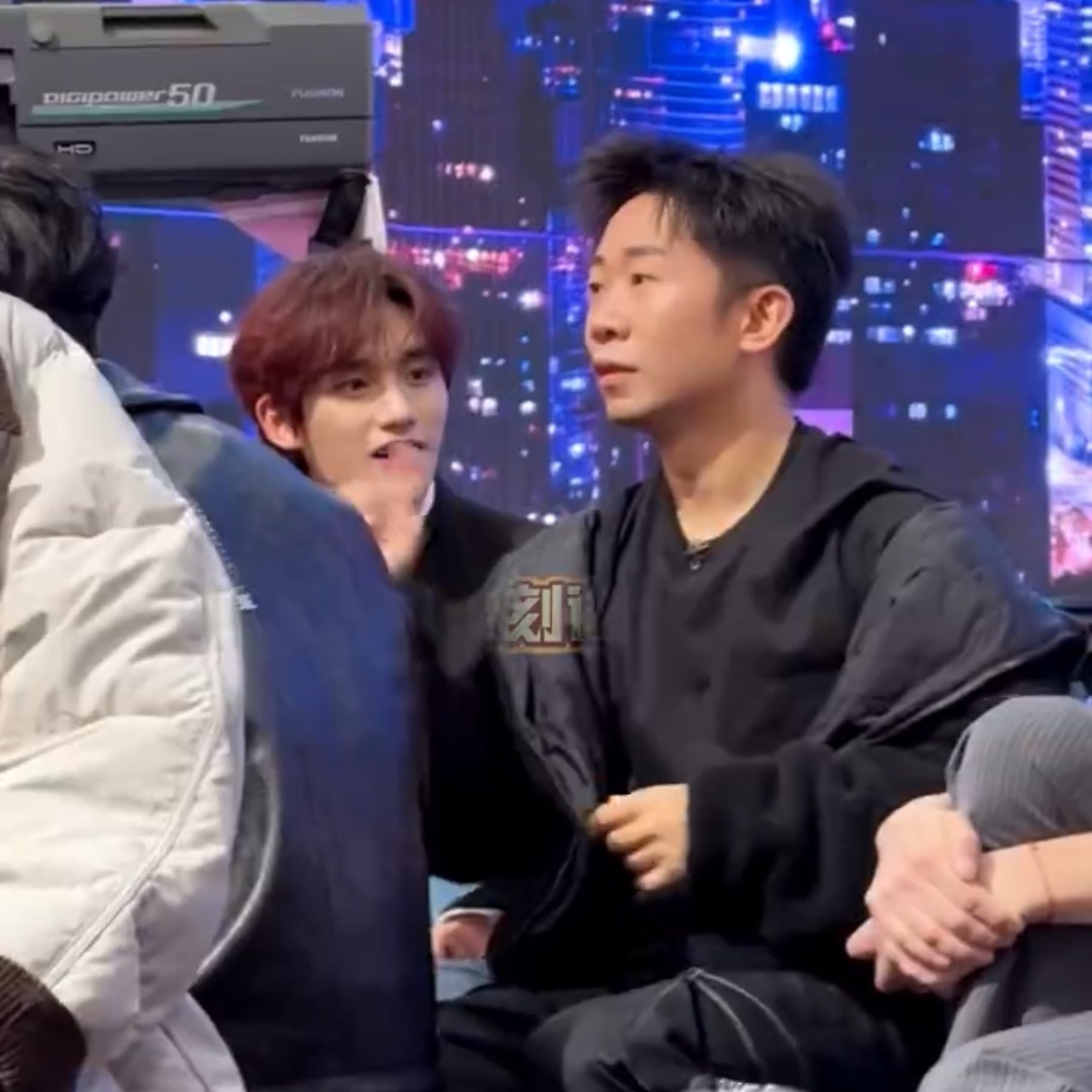 杨迪听到依赖摇前奏即条件反射起跳