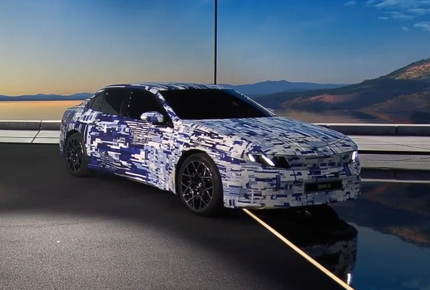 宝马新世代i3伪装车亮相，下月量产明年发布