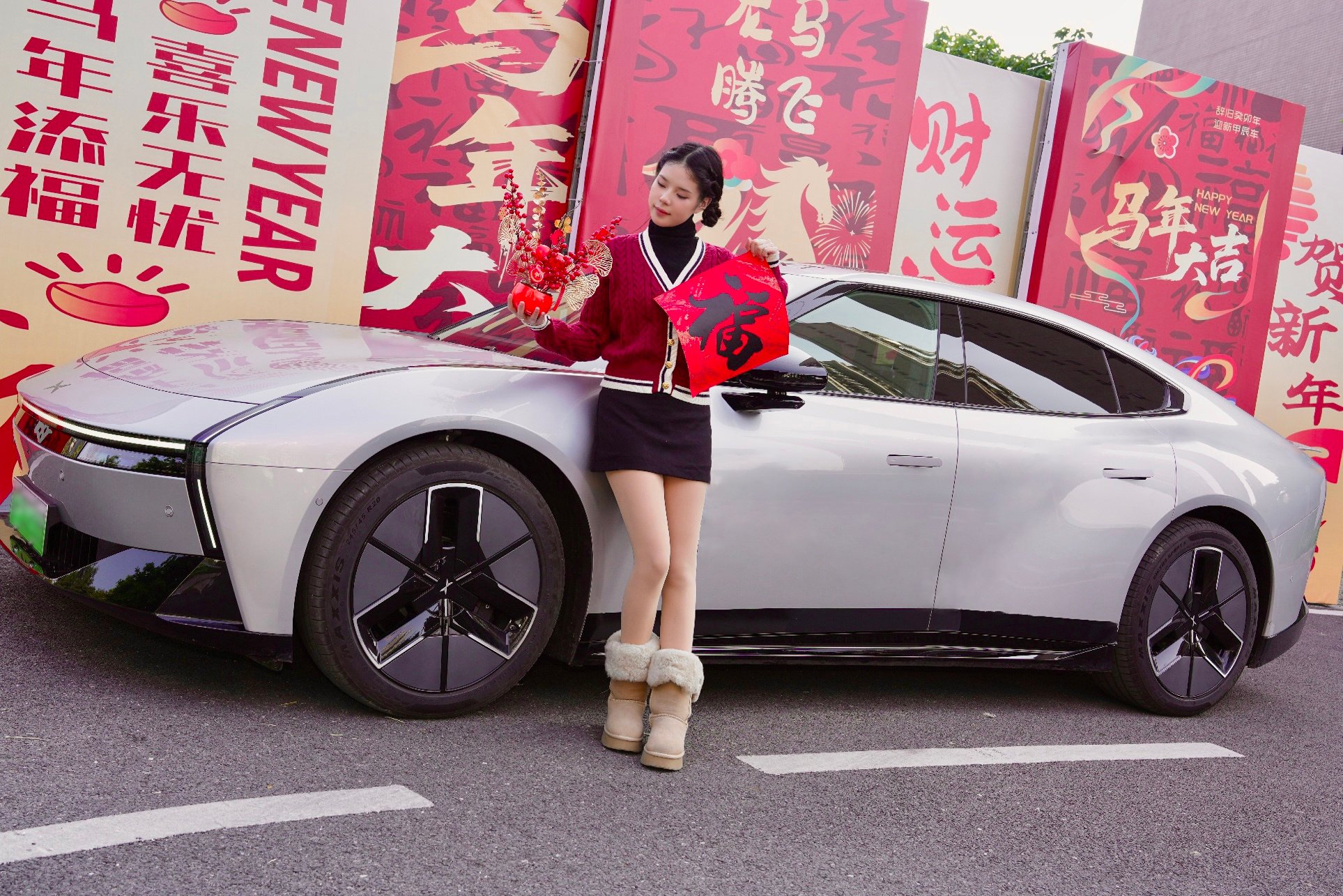 小鹏P7城区辅助驾驶护航马年花市出行