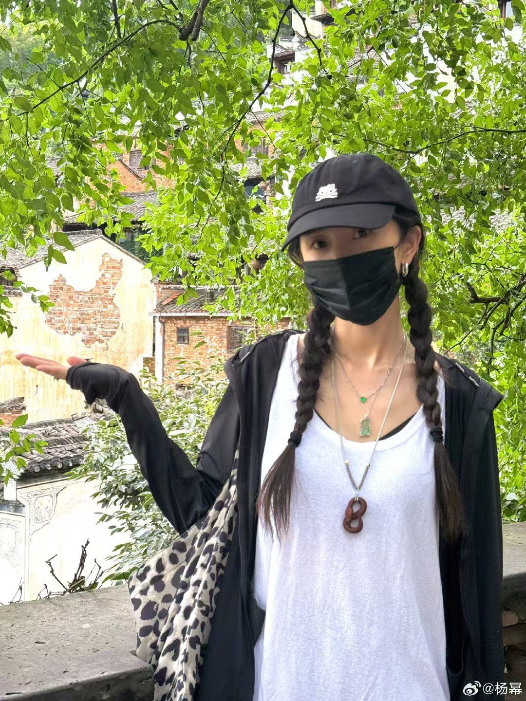 杨幂国庆自驾旅行车邀网友定攻略