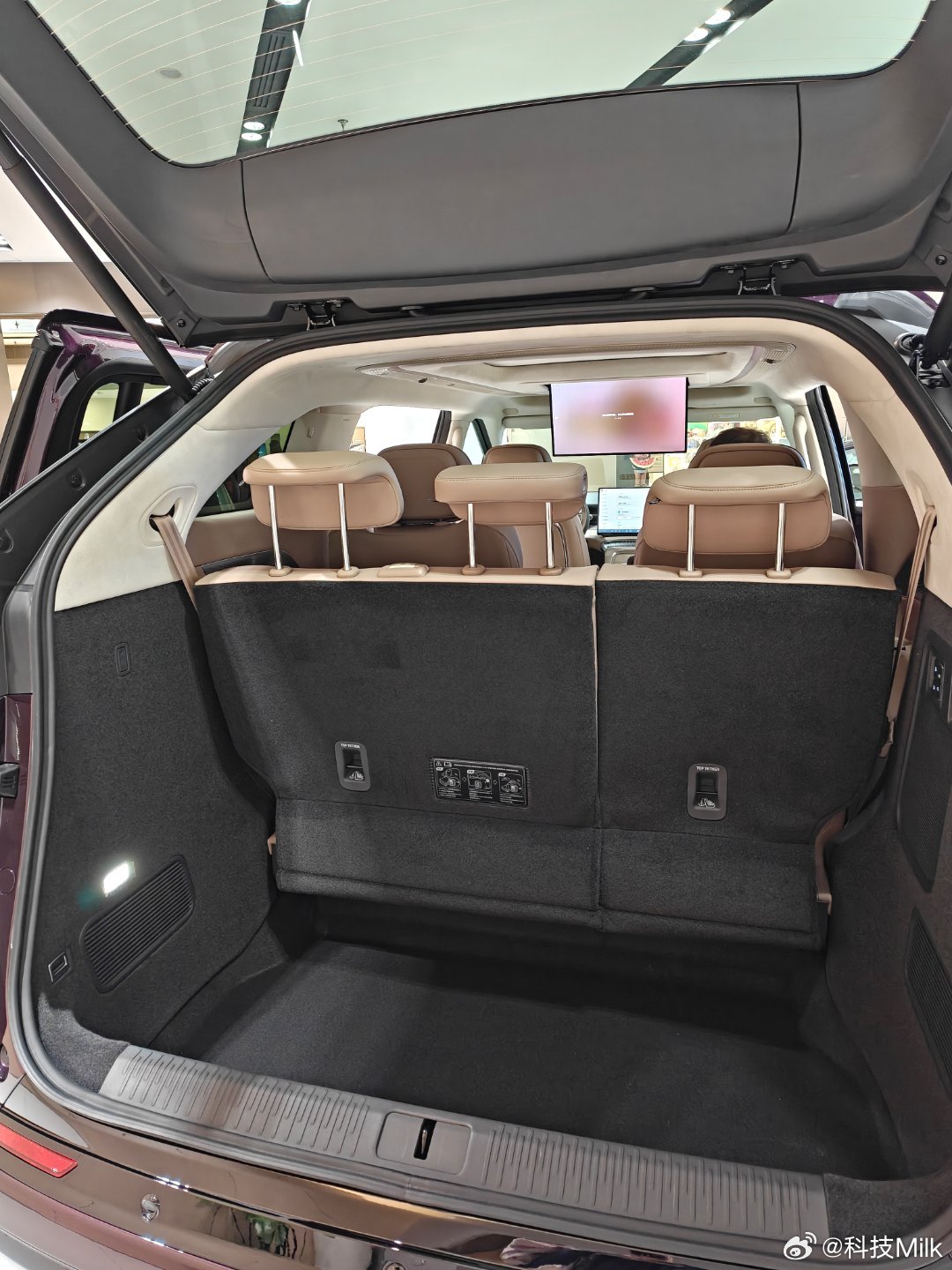 小鹏X9空间宽敞后轮转向吸睛，多娃家庭试驾MPV