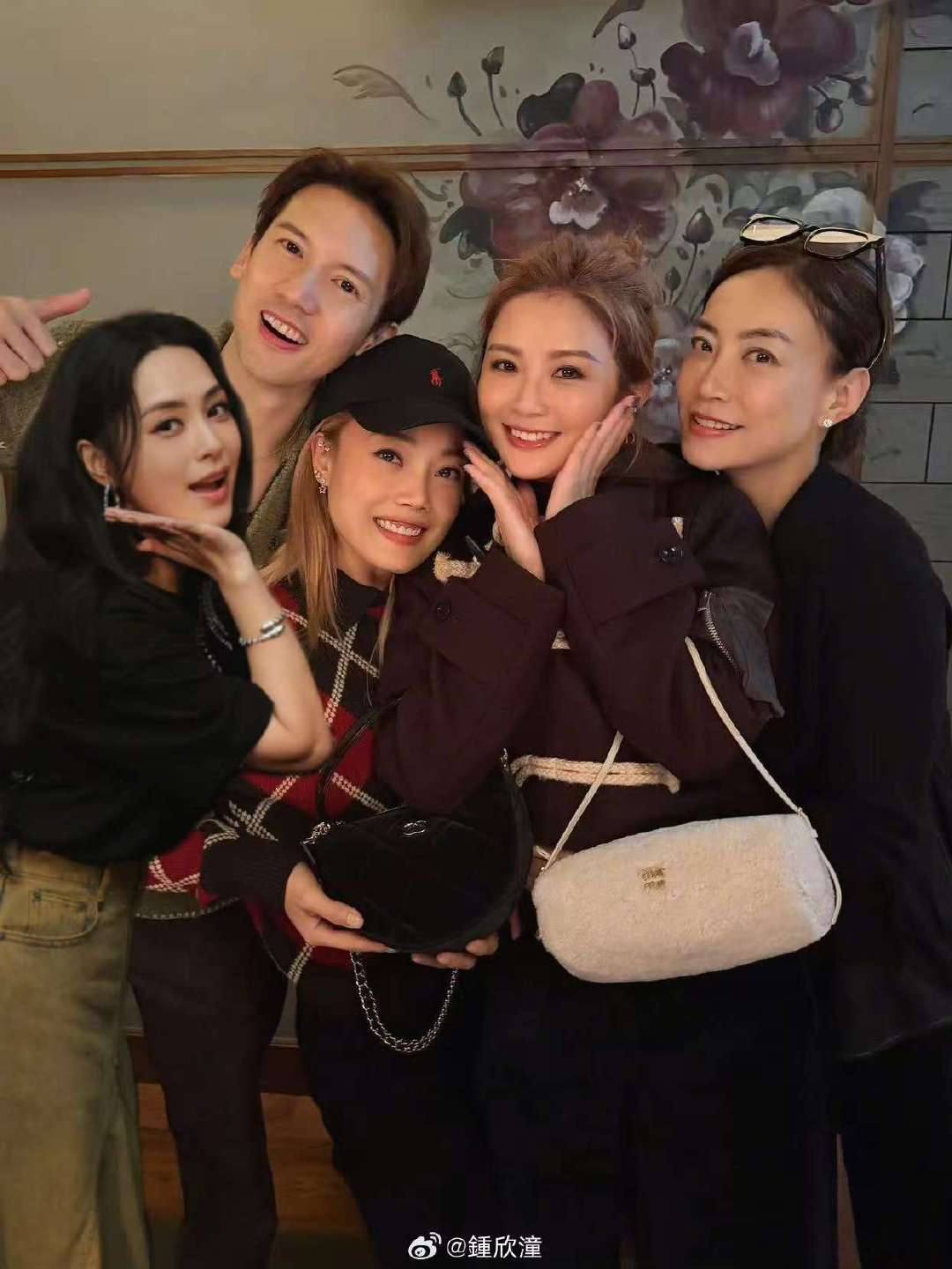 钟欣潼为蔡卓妍庆生送祝福