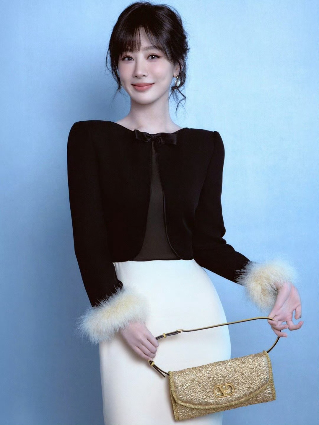 杨紫华伦千金造型引热议，被指神似王心凌