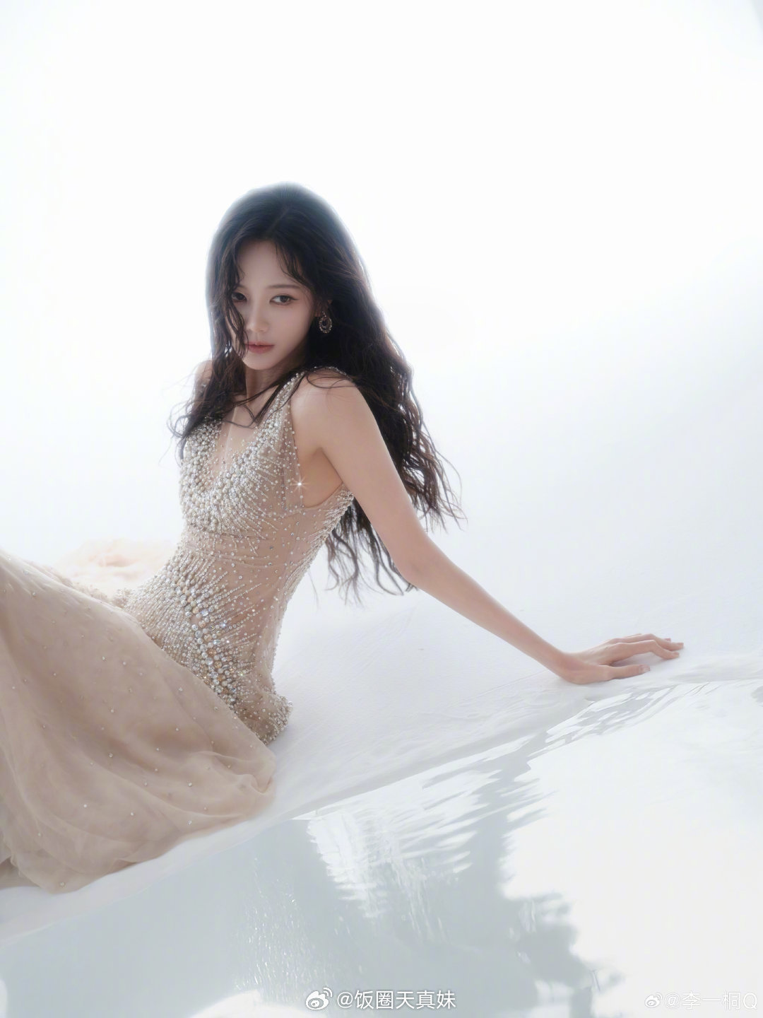 林允艾米刘雨昕等女星亮相爱奇艺尖叫之夜