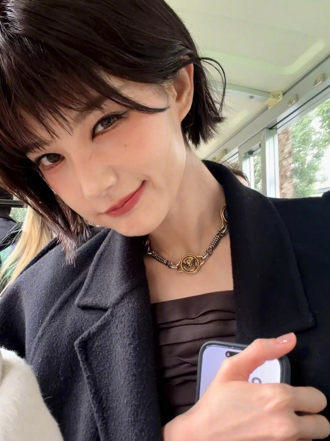 李一桐姐姐剪超短发引关注