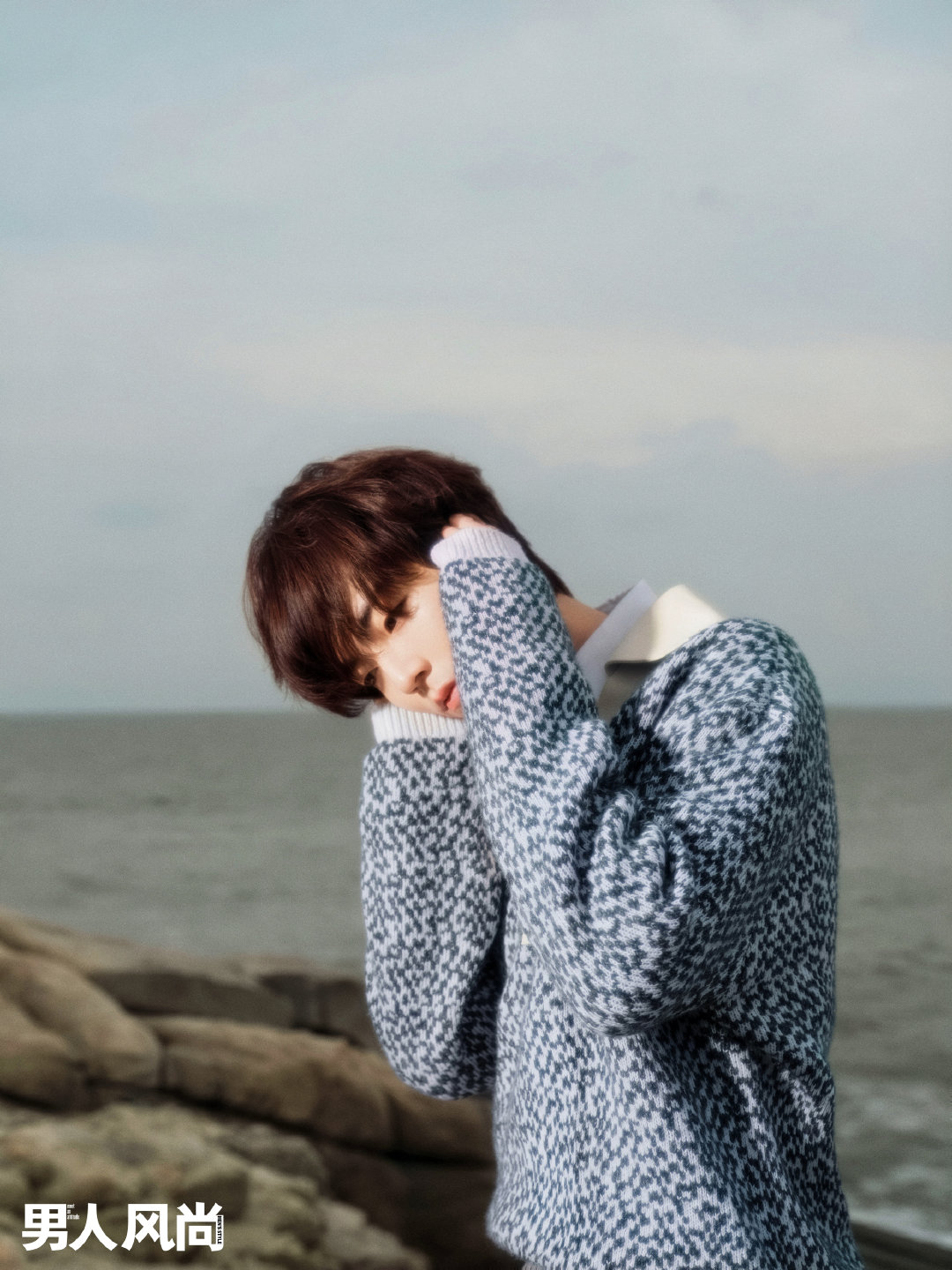 陈立农登男人风尚12月刊，以公益传递温暖微光