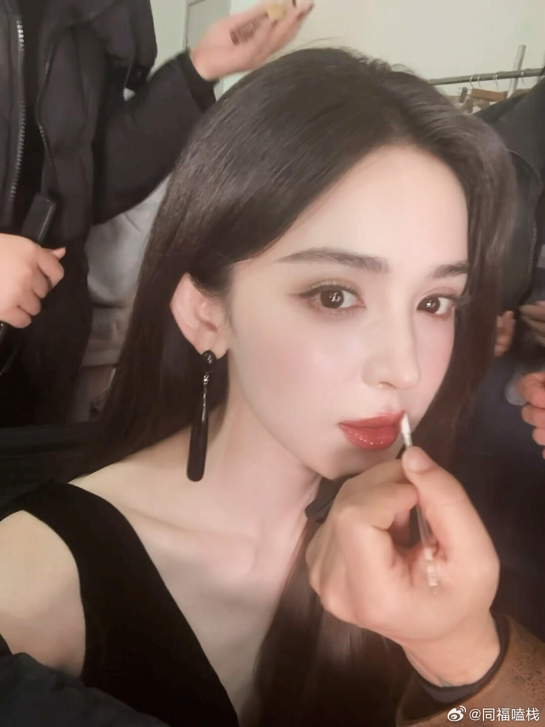 娜扎晒九宫格美照引期待