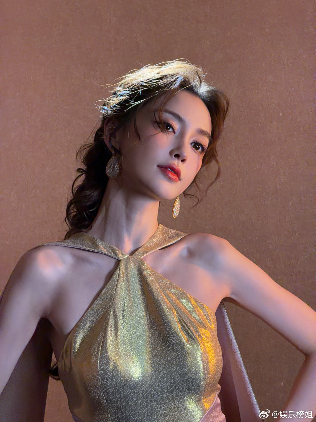 Angelababy未修原图曝光，美貌引热议