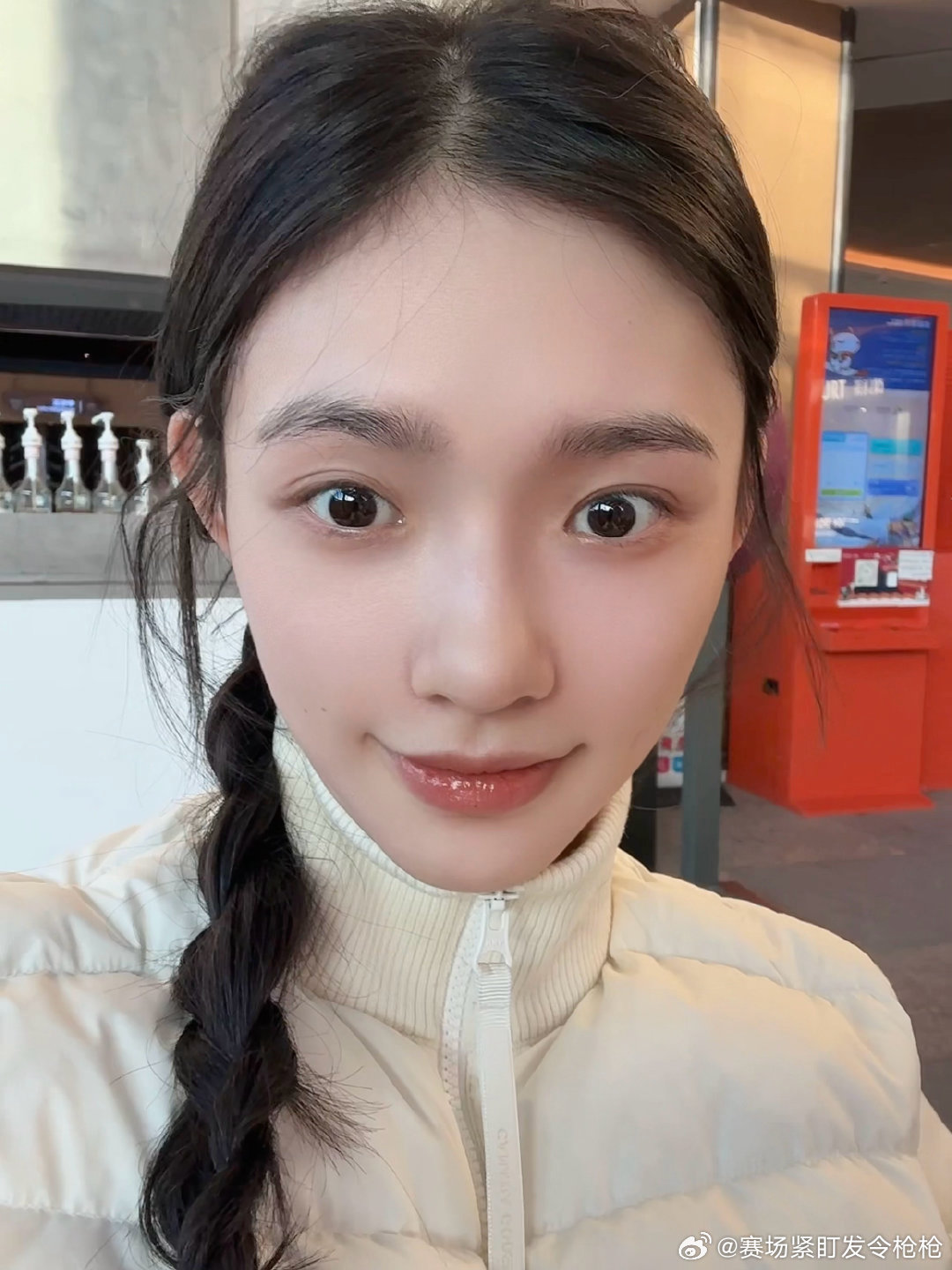 林允晒滑雪照迎接新雪季