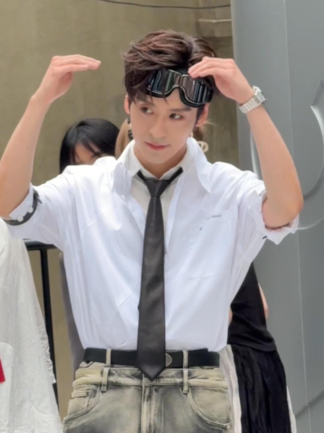 魏哲鸣杨幂等明星饭撒瞬间曝光