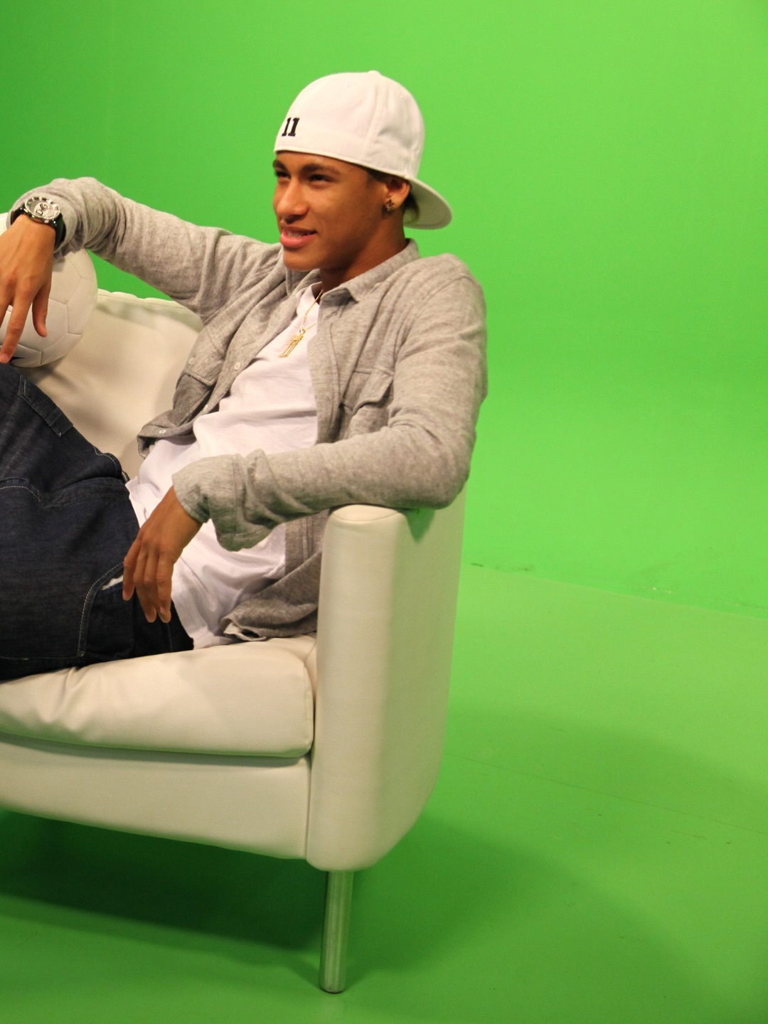 内马尔登陆沙特：这笔史前级签约将如何重塑亚洲足坛的格局与影响力？