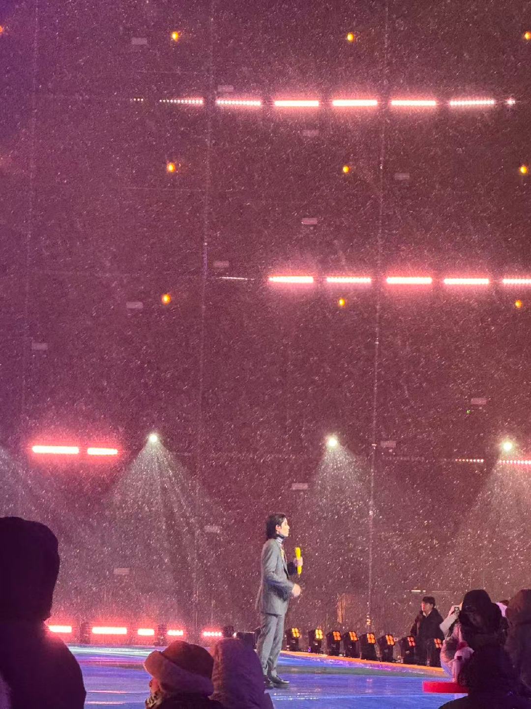 萧敬腾山西跨年遇大雪，雨神变雪神