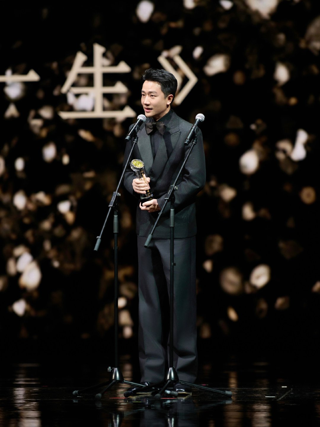 黄轩凭双角色斩获澳门国际电影节电视节双奖