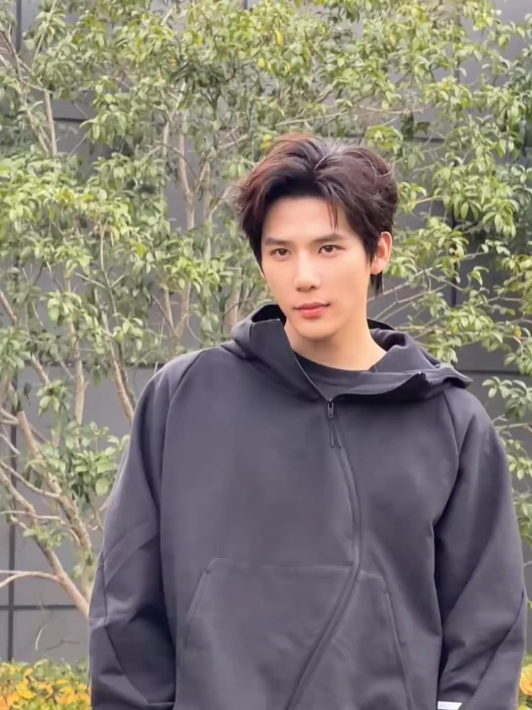 王安宇帅气形象引热议