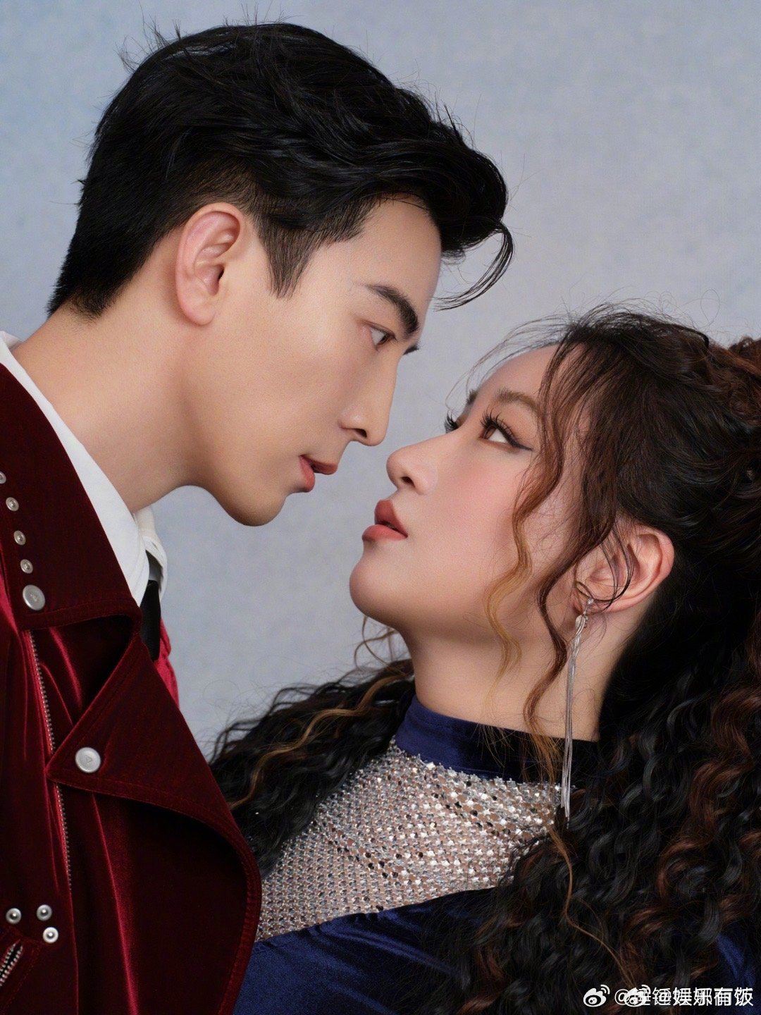 李川求婚锤娜丽莎成功，二人晒合照示爱