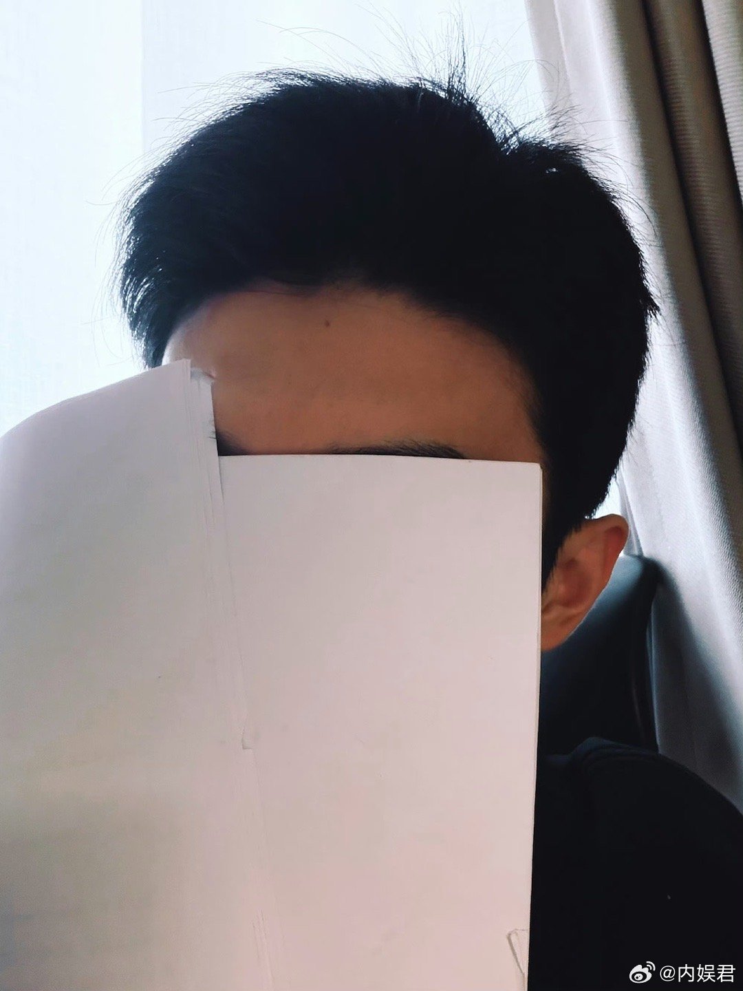 赵小童持豆汁与众人干杯