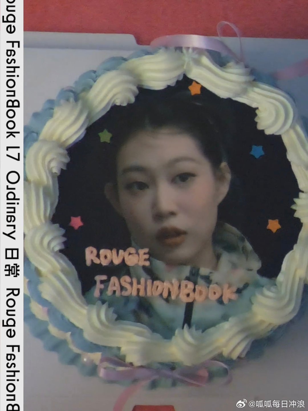 沈佳润晒复古风蛋糕照少女感十足