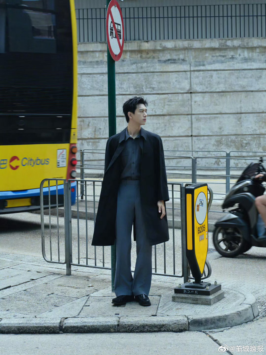 冬日大衣穿搭公式照上线，李现、任宥纶等明星造型亮相