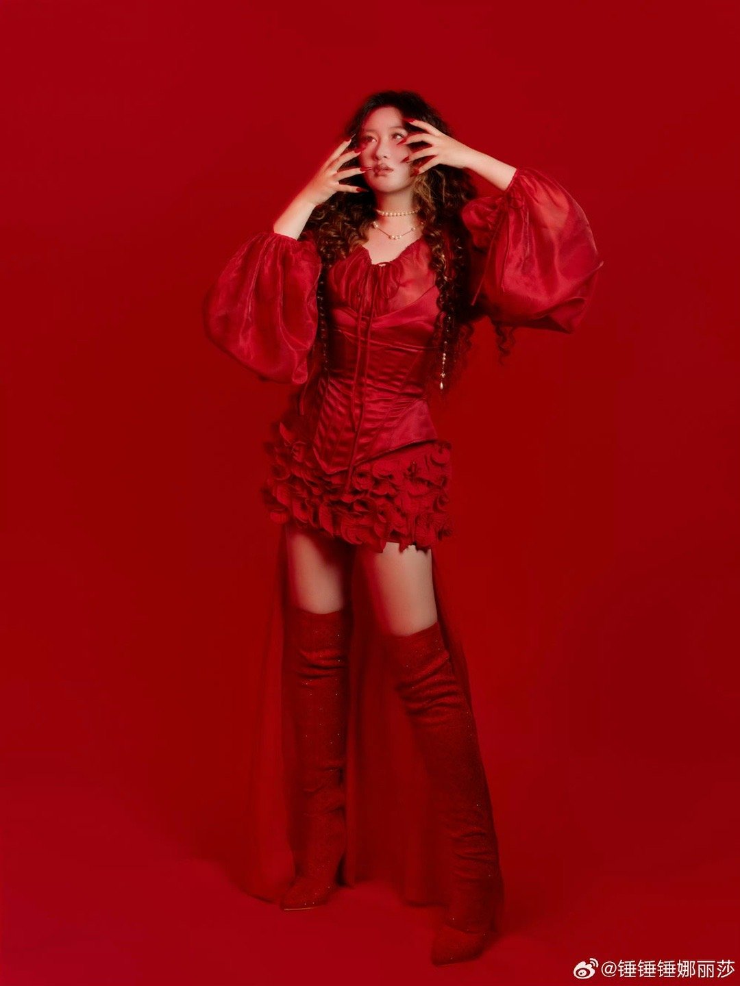 锤娜丽莎红装回归女团舞台,业务能力获赞