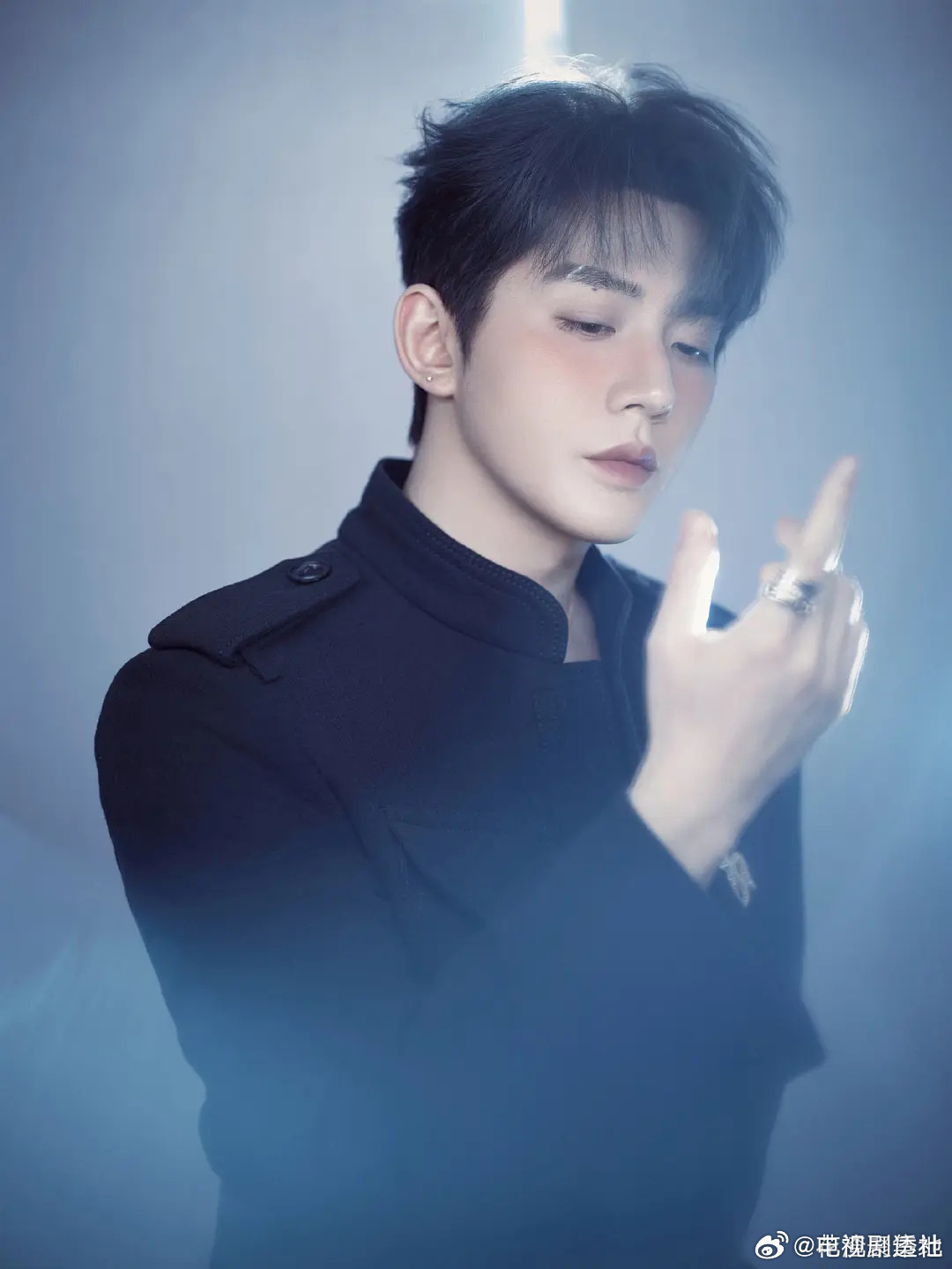 微博之夜红毯男星亮相，丁禹兮邓为陈哲远等出席