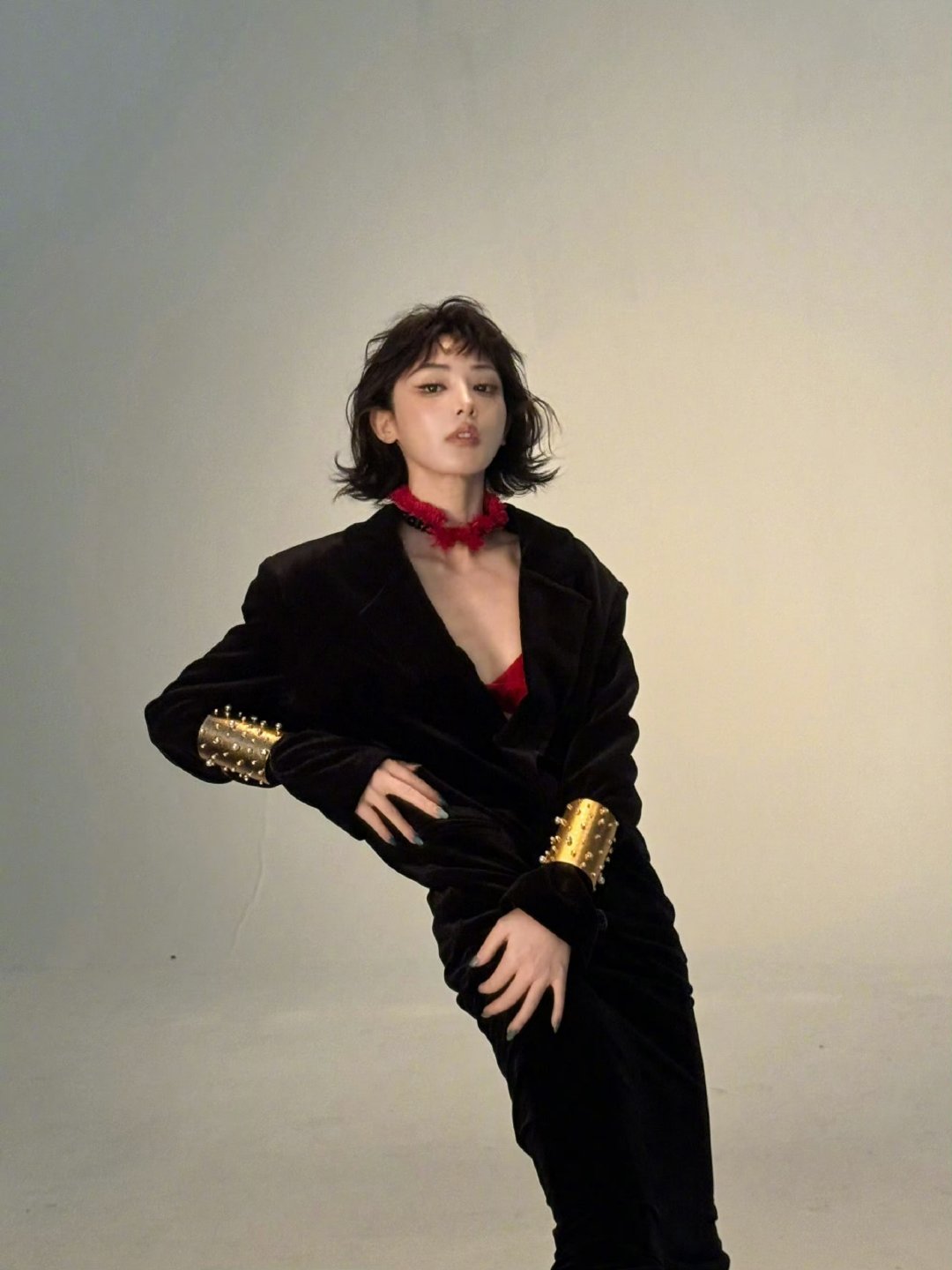 彭小苒眉上刘海造型灵动飒爽惊艳亮相