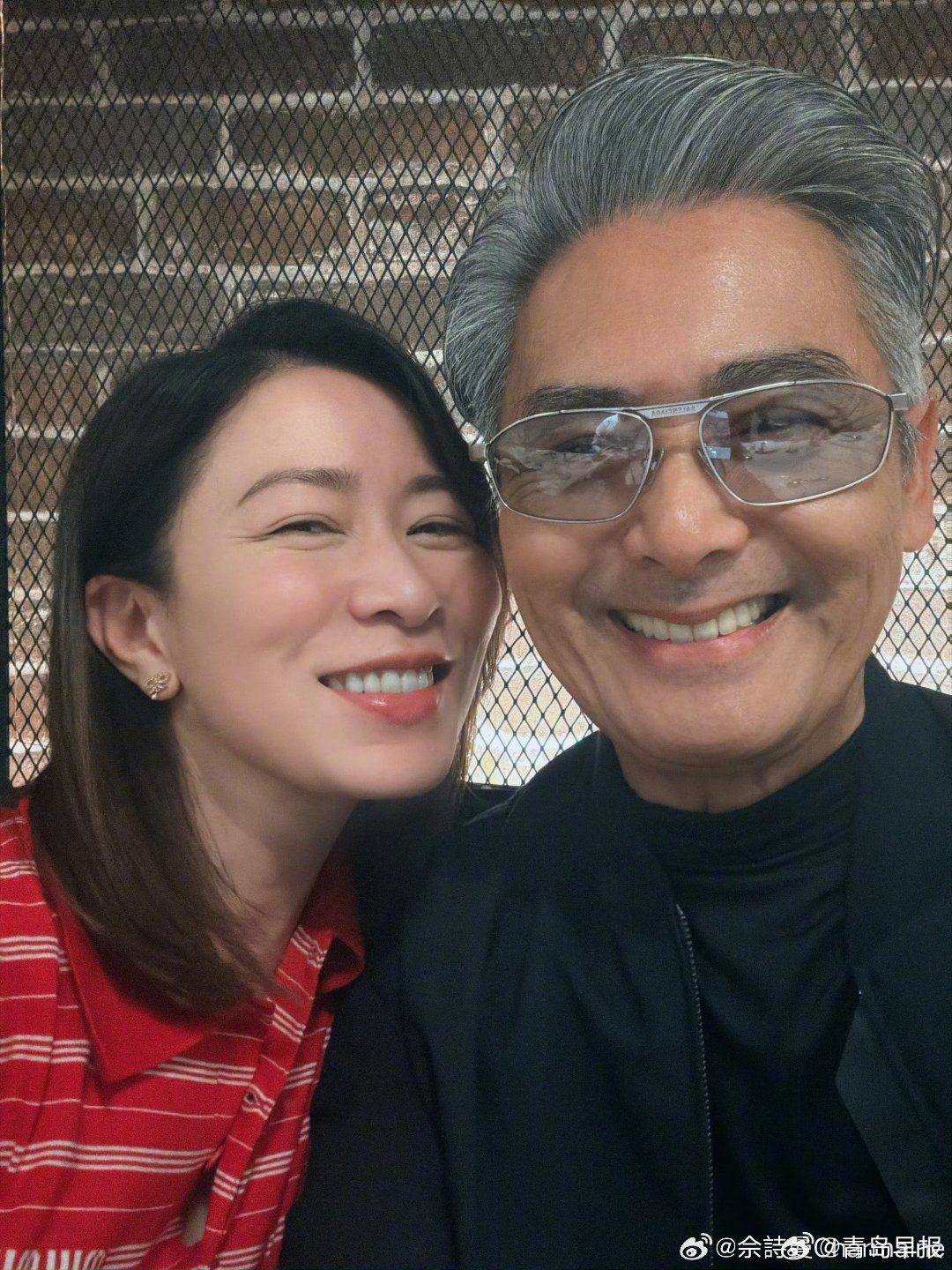 佘诗曼首晒与周润发自拍，同框苗侨伟黄宗泽吴卓羲