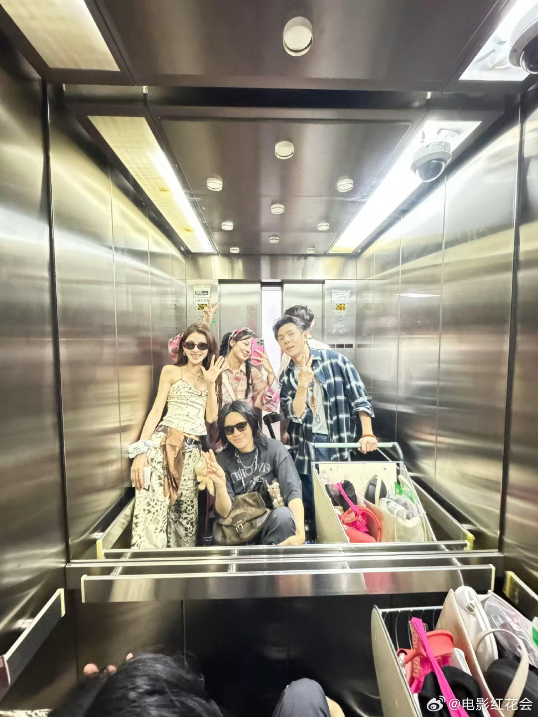 赵昭仪展现高级姐感，稳重酷飒获赞