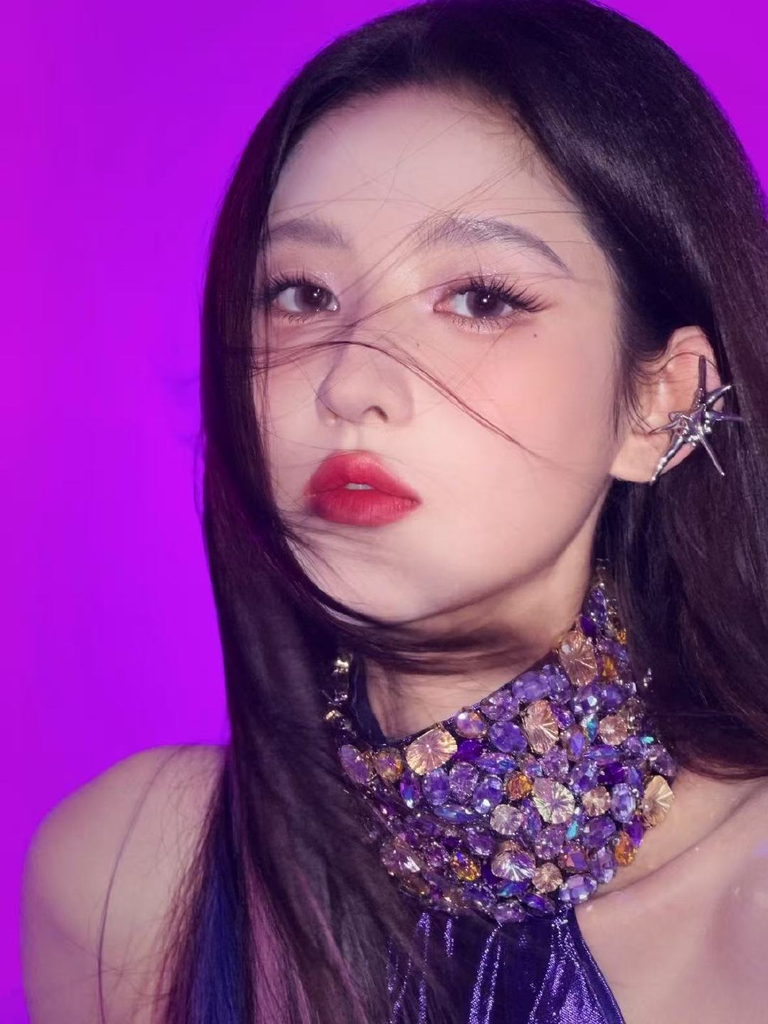 王玉雯紫色造型引热议