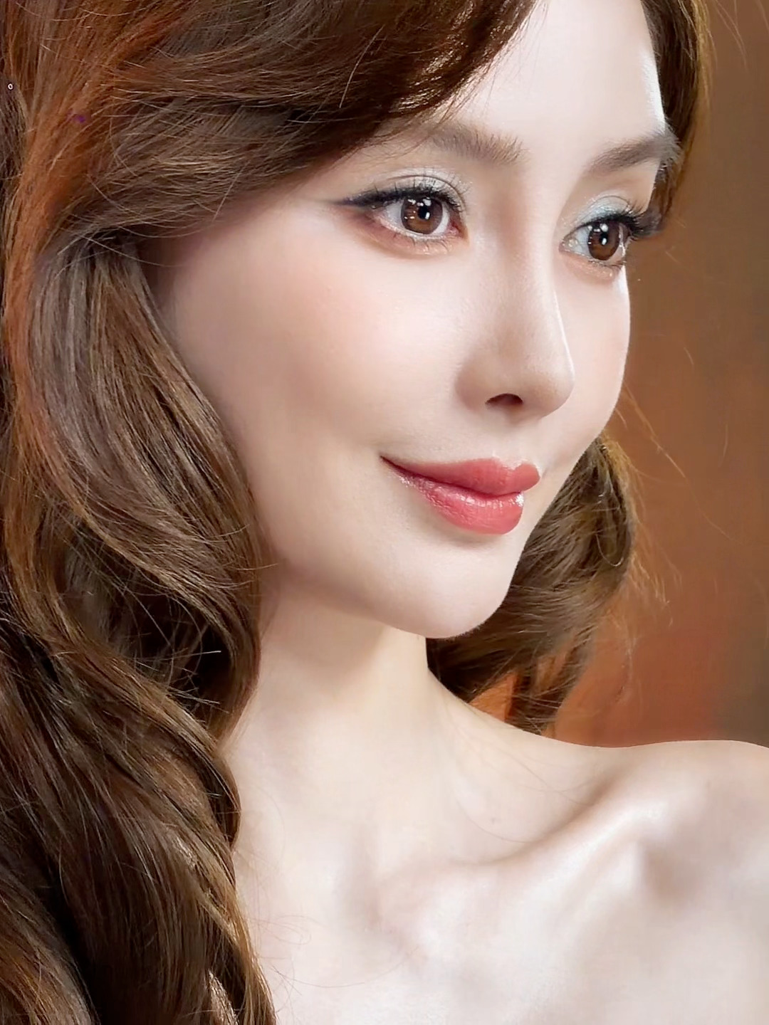 Angelababy与花同框展温柔气质