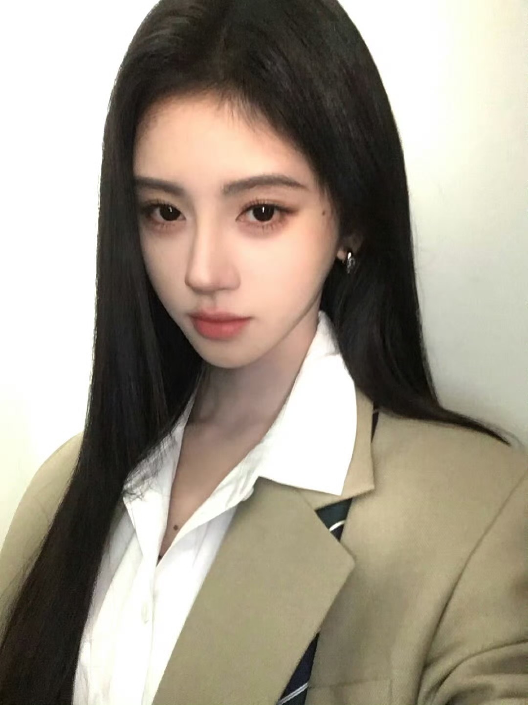 鞠婧祎九宫格live碎片曝光，鲜活灵动壁纸级美貌