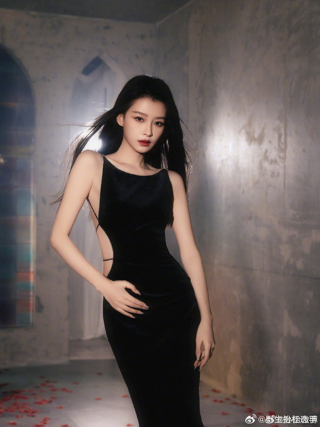 孙怡工作室调侃老板跳舞像捡钱