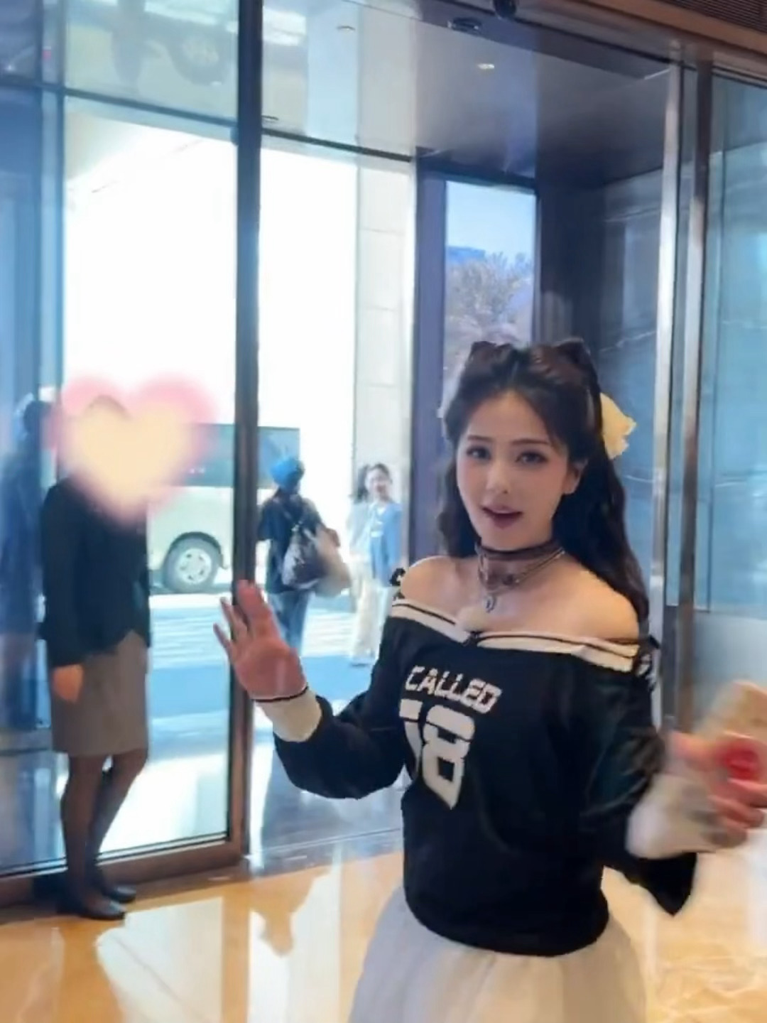 白鹿奔跑吧小猫女造型曝光，自称小猫咪