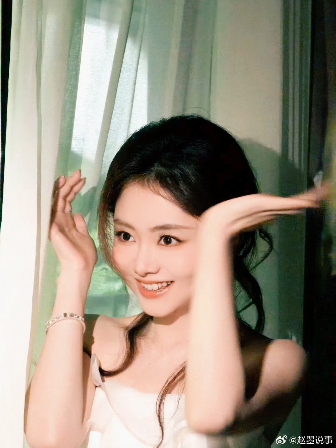 谭松韵温婉气质获赞岁月沉淀动人美貌