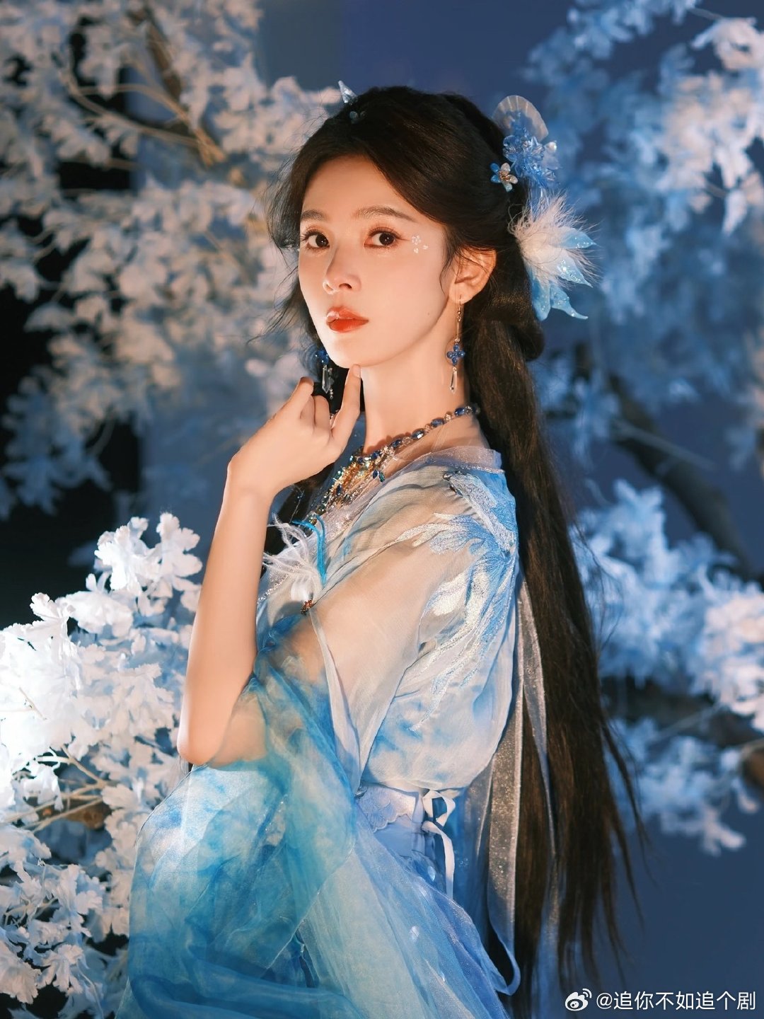 陈瑶四公仅一个舞台引热议,台下苦练台上惊艳
